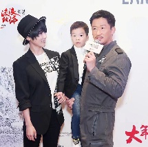 大婶家来了女明星
